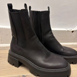 Elegant Black Leather Heeled Boots